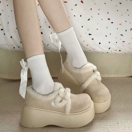 Ретро интернет красный всплет плюшевая оптовая хлопчатобумажная обувь на толстой подошве женская 2024 новая зимняя повышая трансграничная меховая обувь