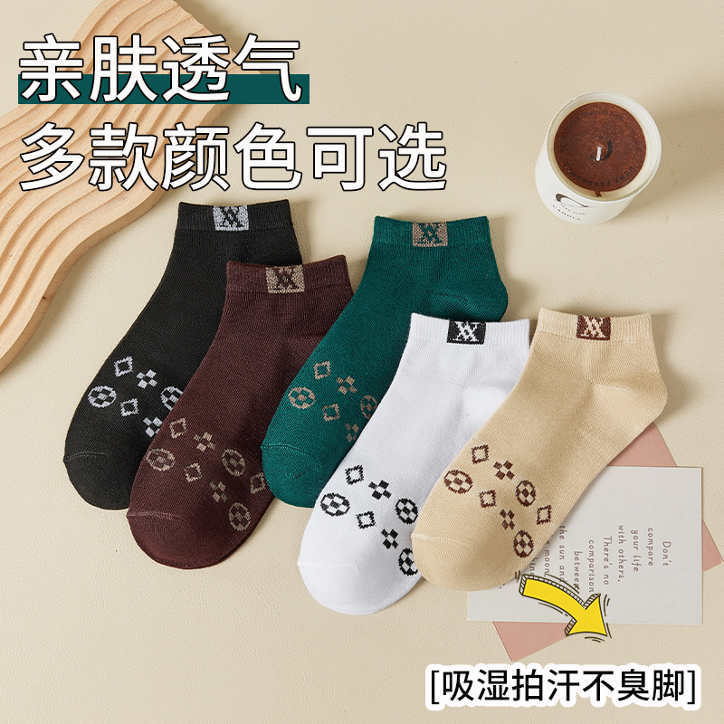 Los calcetines Zhuji de los calcetines de los estudiantes del mismo estilo de los hombres y de las mujeres del desodorante absorbente del sudor respirable cómodo rayado multicolor de la pareja