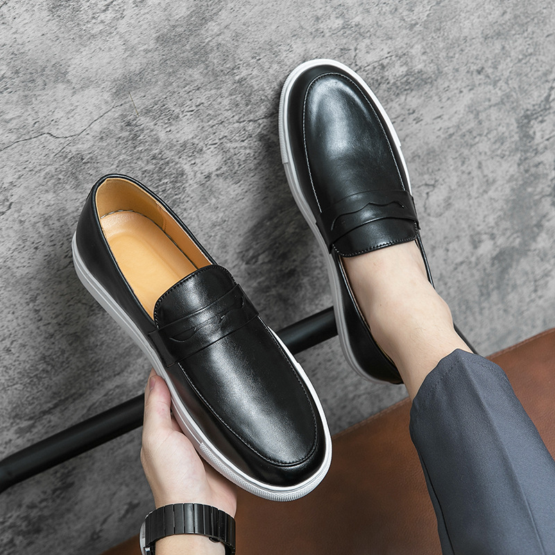 Demi-season fashionable trend low loafers English style