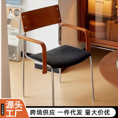 中古の軽い高級無垢材のセフィンチェア、アームレスト付き、ソフトパッケージのレジャーチェア、インターネットセレブの錬鉄製の家庭用レトロなダイニングチェア