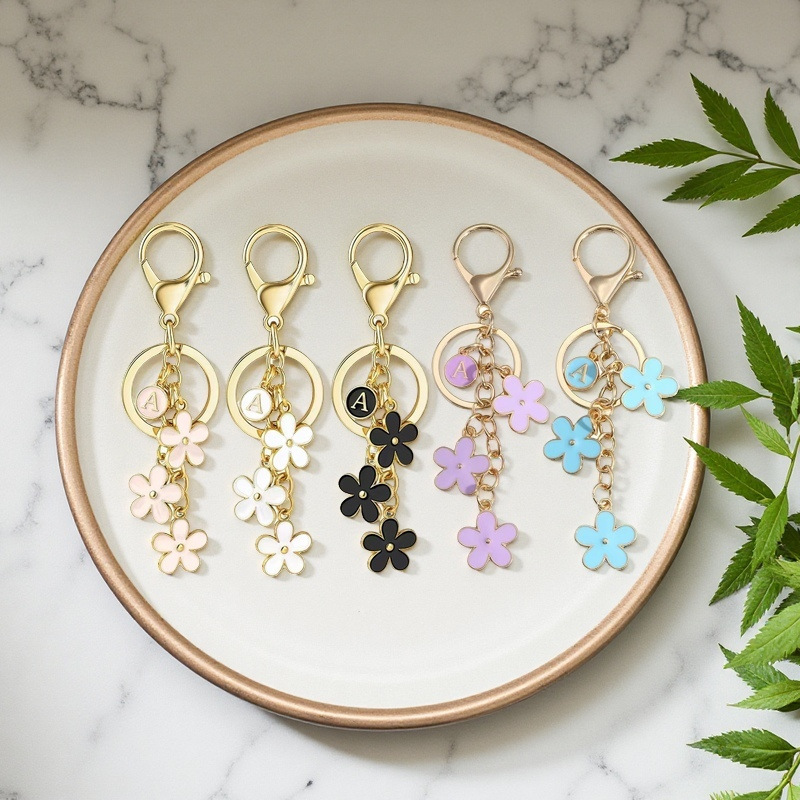 Amazon Hot Selling Handmade 26 Letters Flower Keychain Cute Fashion Girl Student Bag Bag Pendant Key Chain