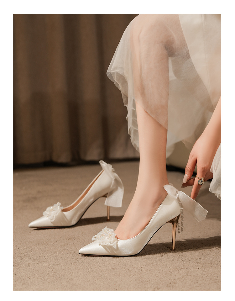 2024 Novi svileni čevlji z pentljo Water Diamond Beli čevlji z visoko peto za ženske poročne bankete in čevlji za družice_voghion.com