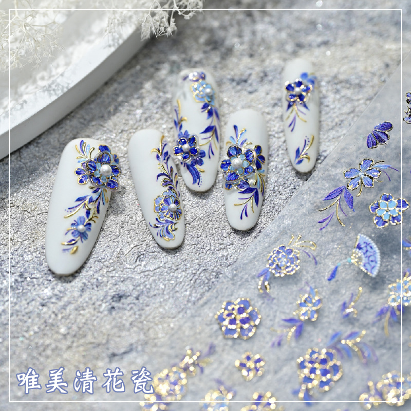 Red de celebridades de la red nuevo estilo nacional hermoso Qinghua porcelana bronceado pegatinas de uñas en caliente en relieve flores tridimensionales pegatinas de uñas plateadas en caliente al por mayor