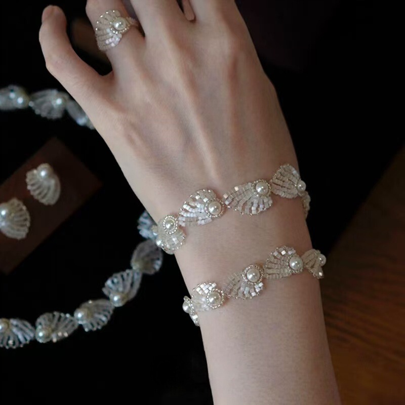 """"Hai Rising the Moon"""" French Retro Pearl Rice Bead Bracelets Are Unique, Hand-Made, High-Looking and Gift-Giving