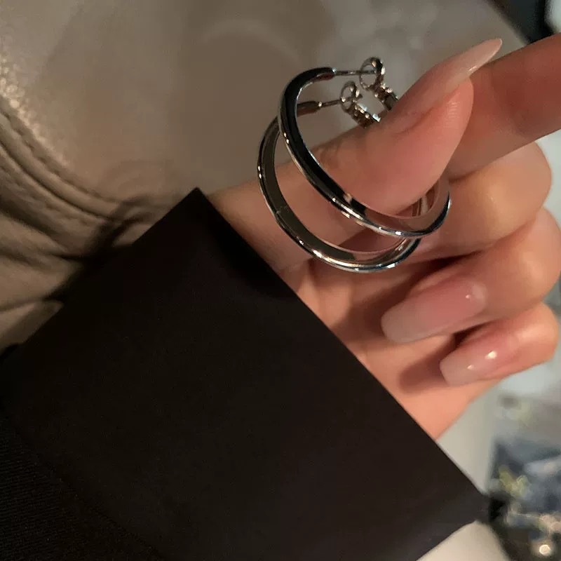 Orecchini a cerchio eleganti da donna in argento puro con charm_voghion.com