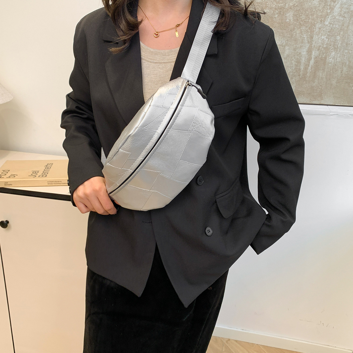 223g Weight Polyester Lining Material Zipper Closure Type Sling Strap Strap Type Fanny Pack Bags Type Casual, Daily, Shopping Occasion Nylon Material Cows, Solid Color Pattern All Seasons Season Women's Gender Basic Style Oval Shape Women's Basic Cows Solid Color Nylon Waist Bags 15