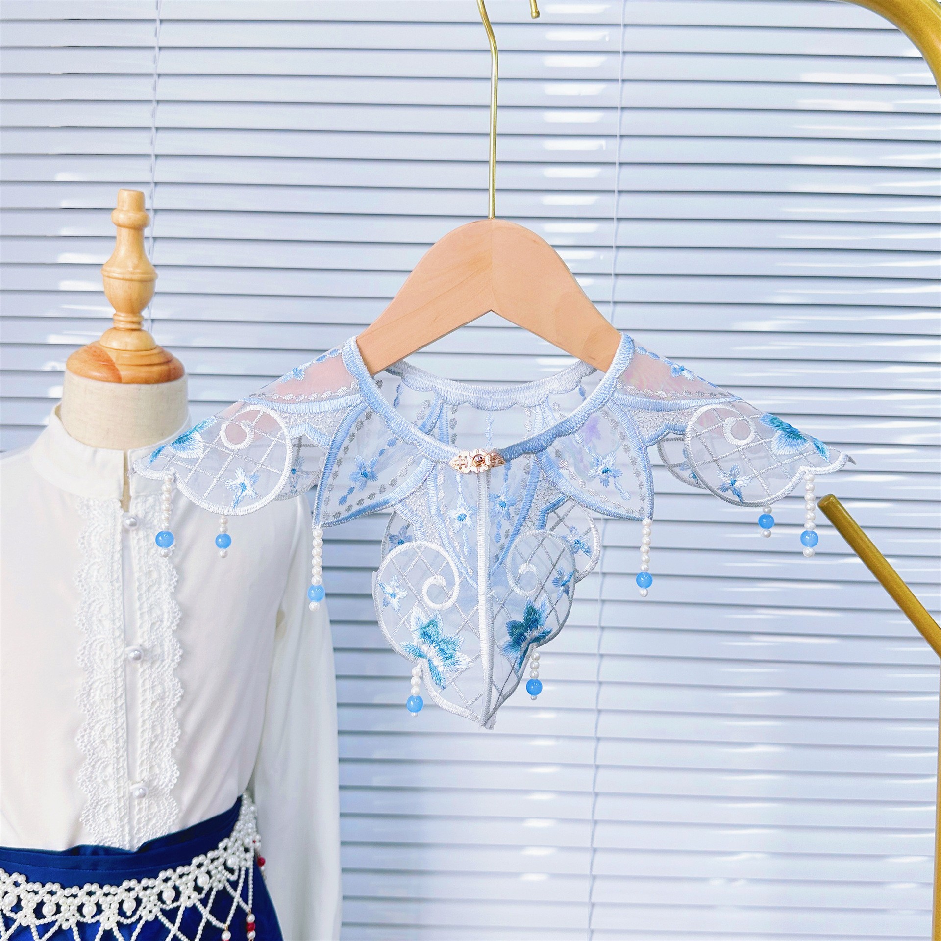 Almohadillas de hombro bordadas de estilo tradicional con diseños de mariposas y flores, cuello desmontable para niños, accesorios y materiales de organza Hanfu, muy vendidos. image 7