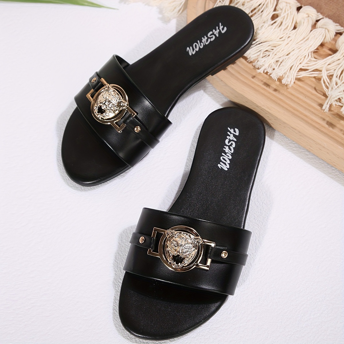 Sandalias Planas para Mujer de Cuero Sintético con Decoración Metálica para Uso Casual