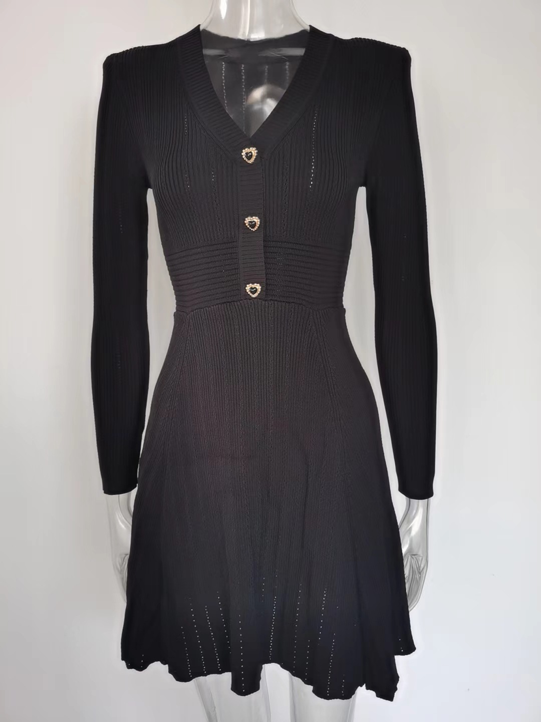 Vêtements pour femmes automne et hiver nouvelle robe rouge à col en V tempérament slim bouton d'amour jupe tricotée jupe courte en ligne A_voghion.com