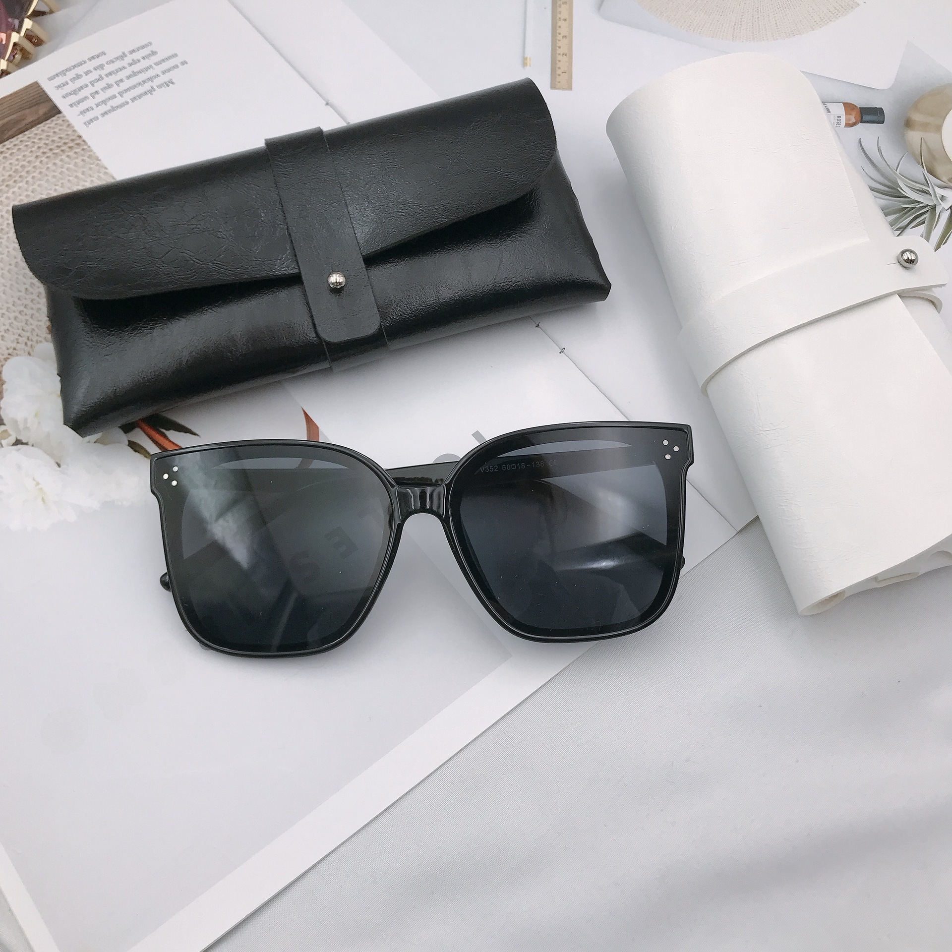 New Small Three-point Sunglasses Women's Large-frame Slimming Plain-looking Sunglasses Men's Fashionable Korean-style Street Photographer Red Book Onl_voghion.com