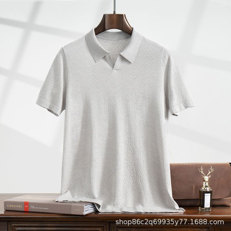 Lightweight spring/summer fine-knit argyle seagull collar short-sleeve polo shirt for men, suitable for commuting and casual wear Lightweight spring/summer fine-knit argyle seagull collar short-sleeve polo shirt for men, suitable for commuting and casual wear