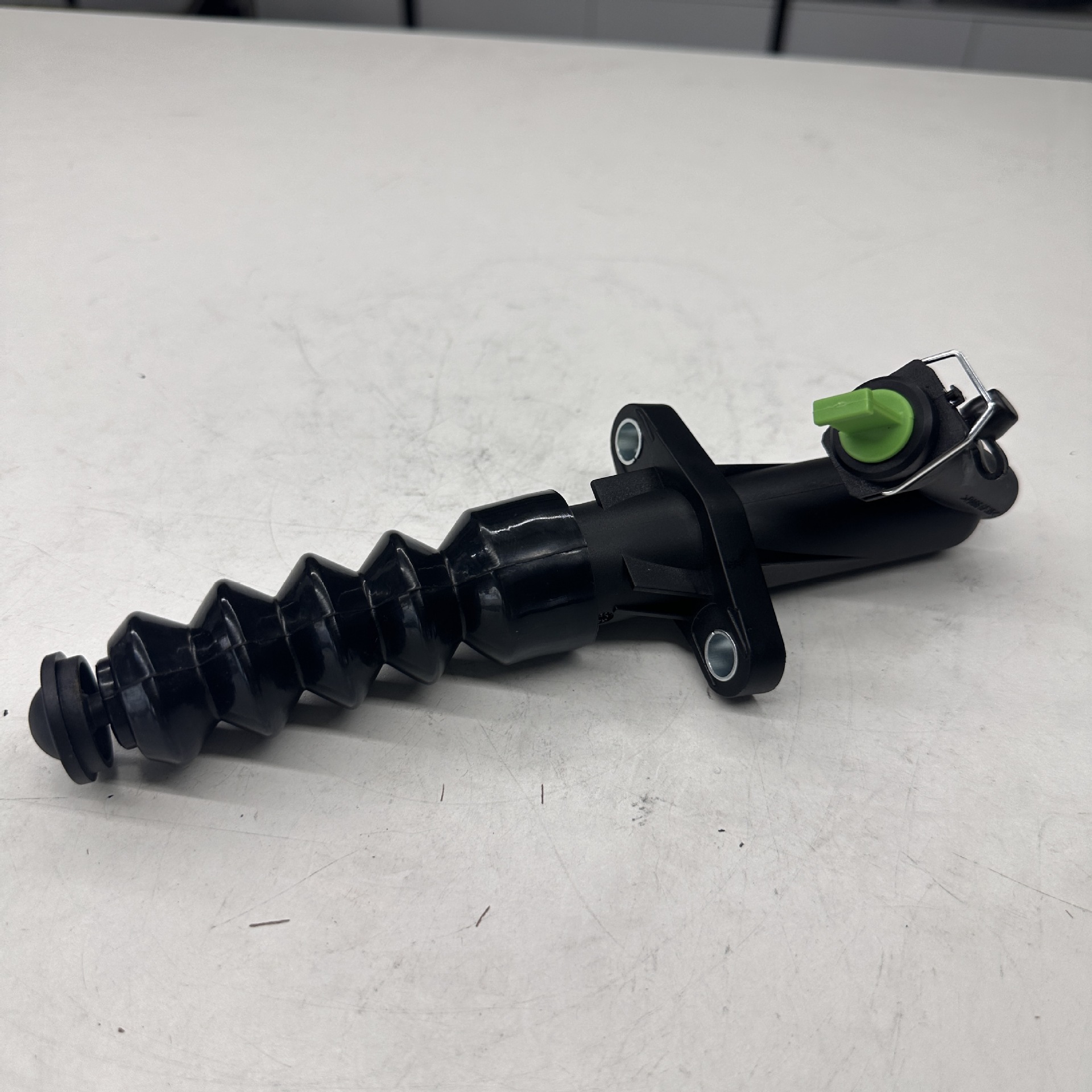 Clutch slave cylinder for Citroen Berlingo C4 and Peugeot Rifter 308 9808066680