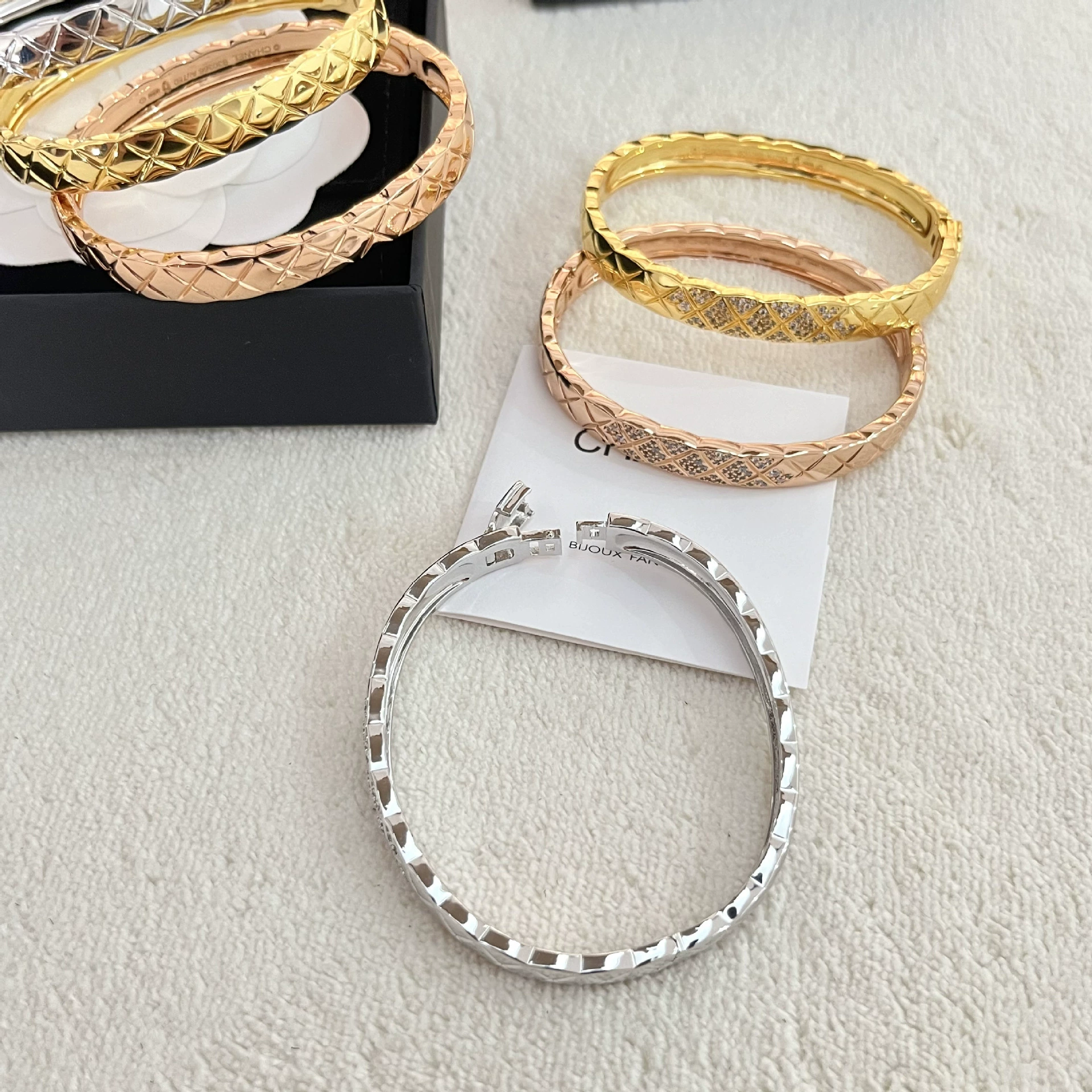 Xiaoxiang V золото высокой версии coco diamond diamond-inlaid bracelet CNC seiko versatile high-end fashion women's bracelet