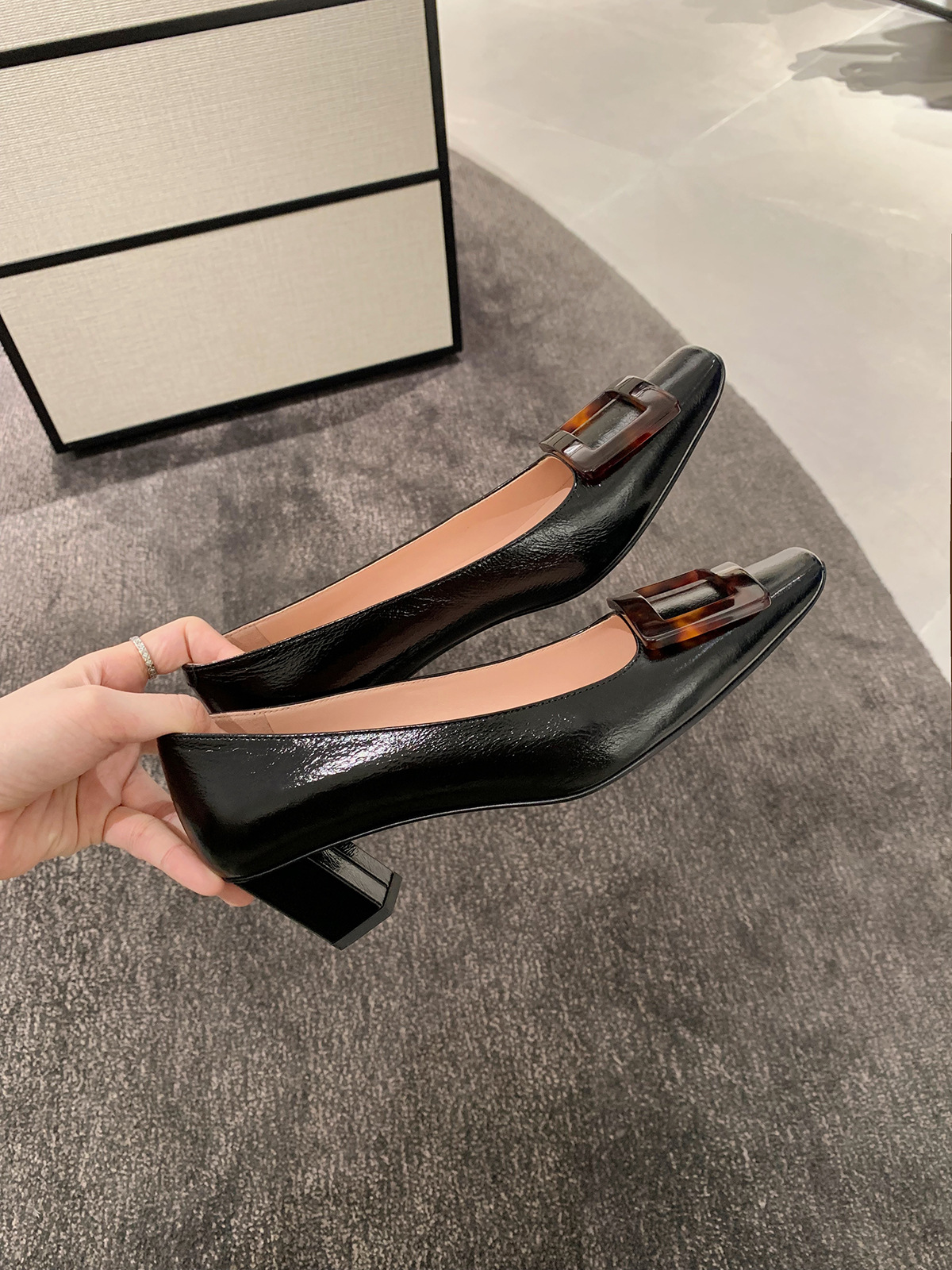 Black patent leather tortoiseshell buckle (4.5) in stock