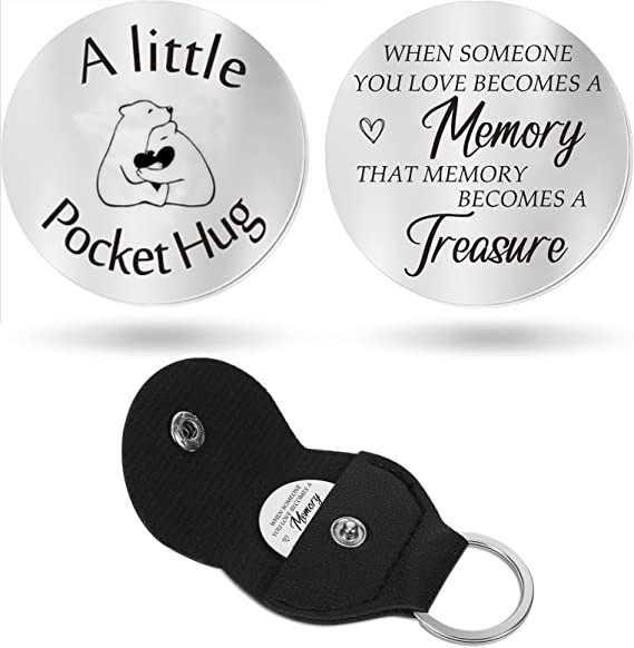 Un pequeño bolsillo abrazo llavero de cuero oblea de acero inoxidable de doble cara llavero de letras