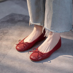 フランスの靴の女性の牛革の平の丸い頭の蝶結びの夜の風の新型の春の夏のメアリーの珍の赤い靴