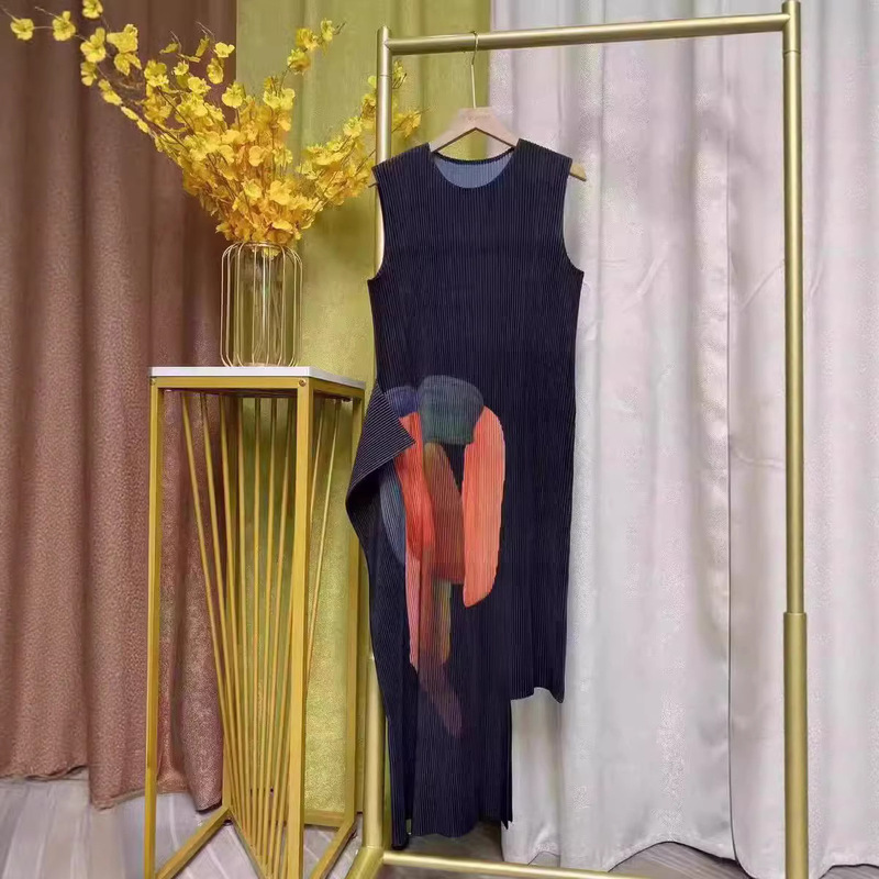 Qianyue Qingyan's New Lightweight Small Mesh Pleated Sports Fabric Oil Painting Runway Style Irregular Elegant Women's Dress