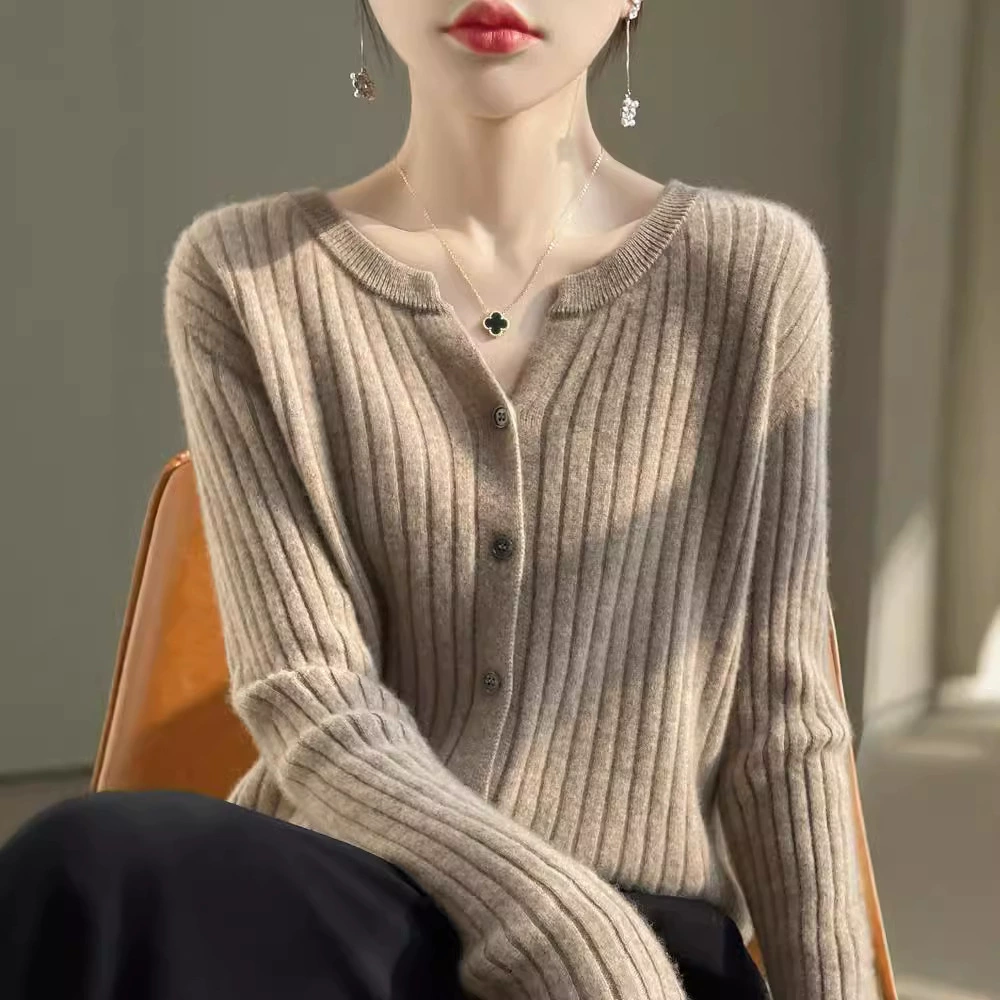 Оптовая продажа: Новинка осени-зимы 2025 – женский облегающий укороченный свитер в корейском стиле с круглым вырезом, однотонный или в полоску, вязаный.