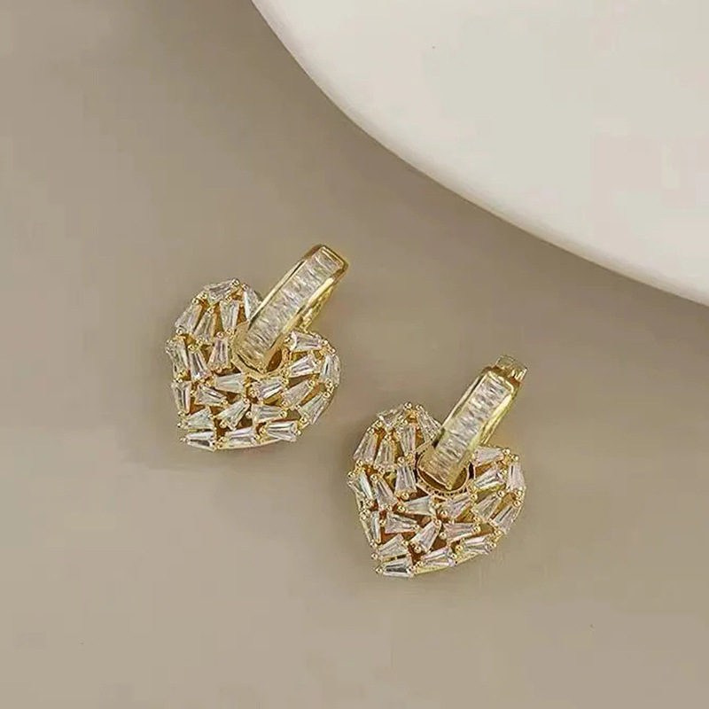 8g Weight Copper Ear Needle Material Zircon Inlay Material Earrings Classification Holiday, Daily Occasion Copper Material Heart Shape Pattern All Seasons Season Women's Gender Casual, Elegant Style Heart Shape Copper Casual Elegant Earrings 8