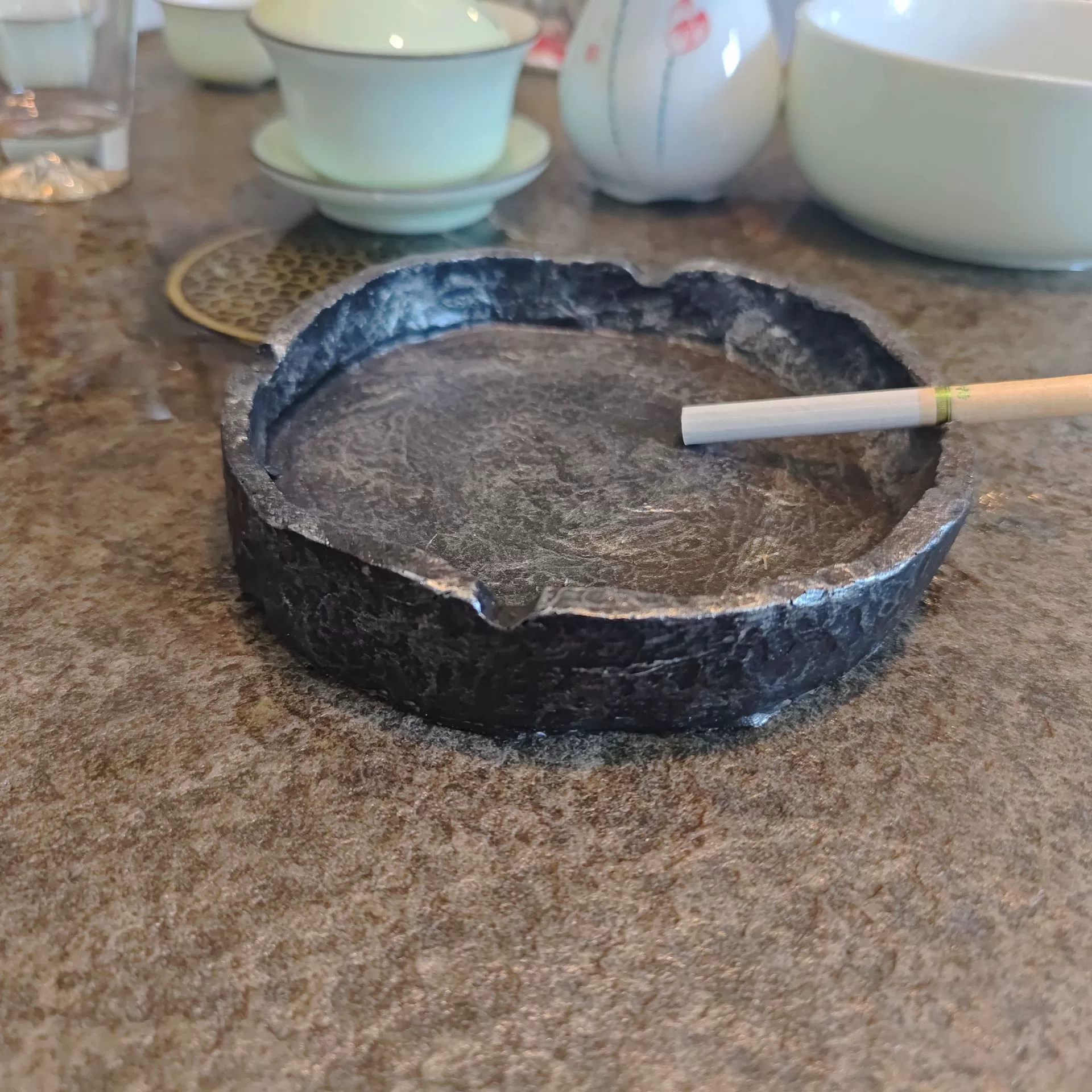 Пепельница из вулканического камня креативная простая заветная система ретро индивидуальная гостиная офис журнальный столик компьютер рабочий стол круг