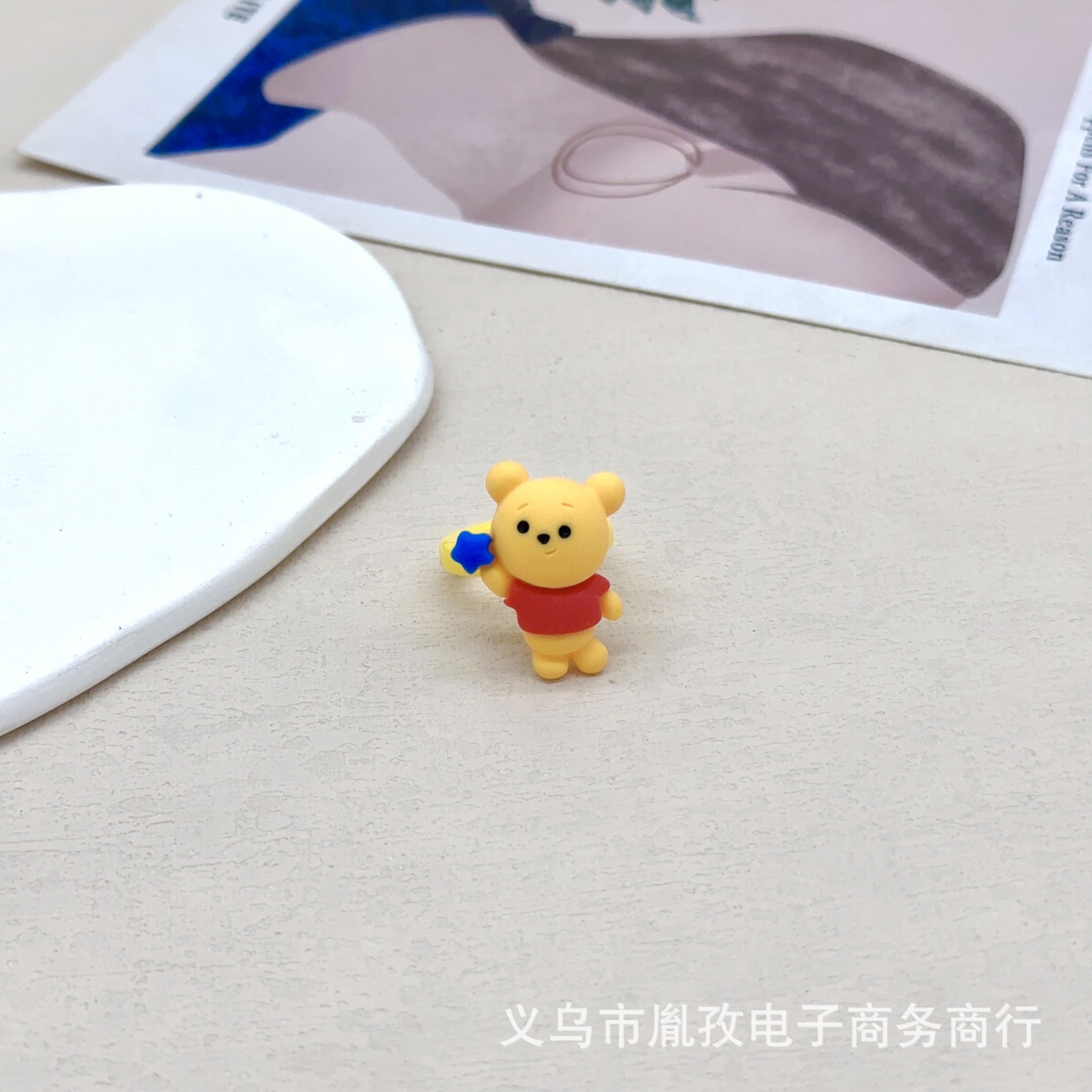 Anillo divertido de dibujos animados lindo anillo de dedo índice de resina acrílica femenina ins nicho diseño oso anillo de olla de miel moda