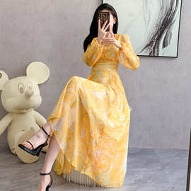 2026年高级感洋气法式黄色金印花优雅时尚气质雪纺度假连衣裙外贸