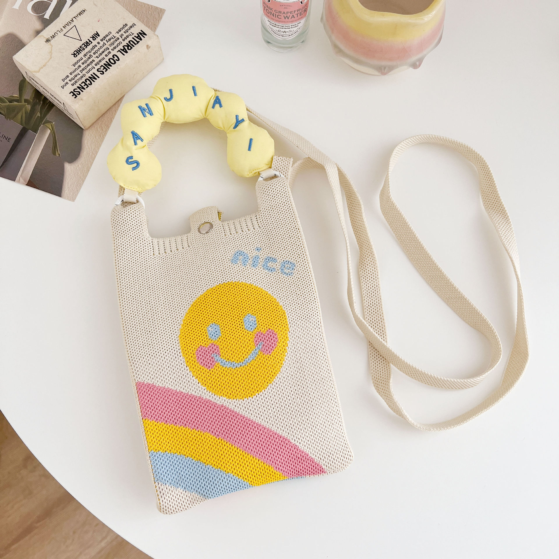 노란 웃는 얼굴