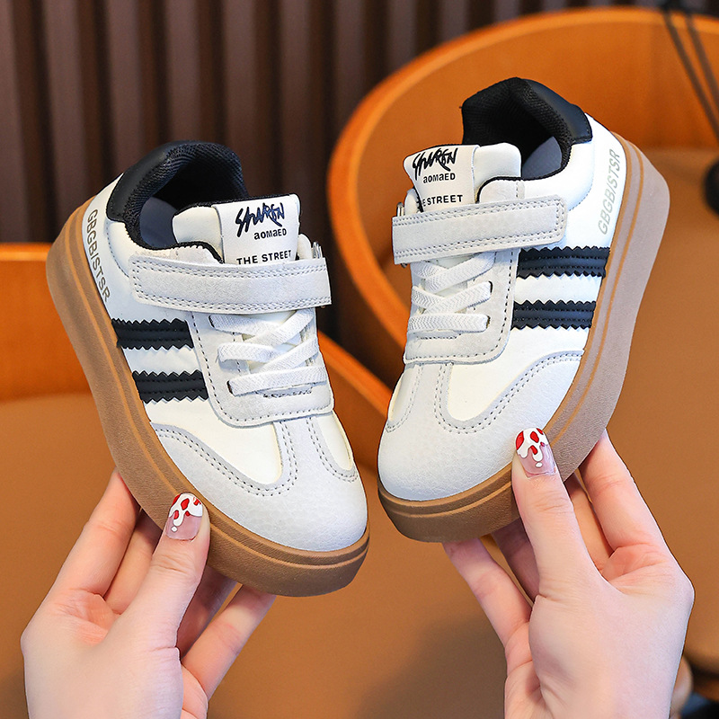 Zapatos de skate para niños 2025 nuevos niños primavera y otoño baja malla transpirable zapatos deportivos casuales antideslizantes zapatos de entrenamiento alemán