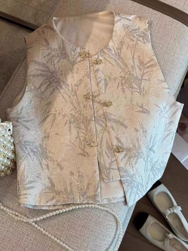 New Chinese-style buttoned bamboo leaf jacquard vest for women, 2026 spring/summer outerwear, layered wear, round neck, cut-out shoulder, sleeveless top New Chinese-style buttoned bamboo leaf jacquard vest for women, 2026 spring/summer outerwear, layered wear, round neck, cut-out shoulder, sleeveless top