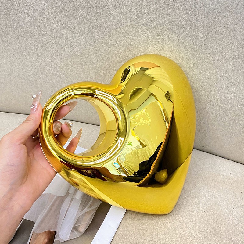 重工金属爱心形状亚克力包包潮流个性高级感手拿晚宴斜挎包