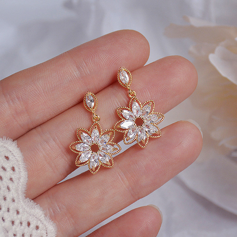 Korean Copper Micro-set Zircon Crystal Flower Earrings Female display picture 1