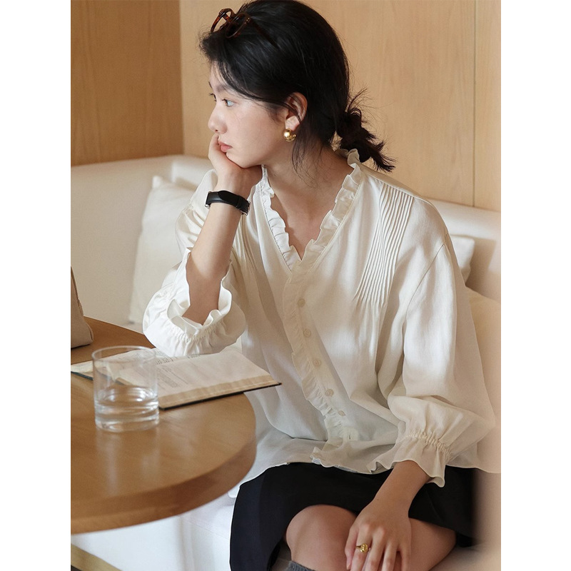 Palace Style White Wood-ear V-neck Shirt Women's Spring and Autumn French Retro Loose Top Lace Shirt Inner Lace