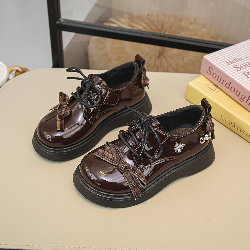 2026 nueva primavera gruesa imprimación de piel brillante para niños zapatos de cuero de niñas zapatos de arco de estilo británico vino rojo