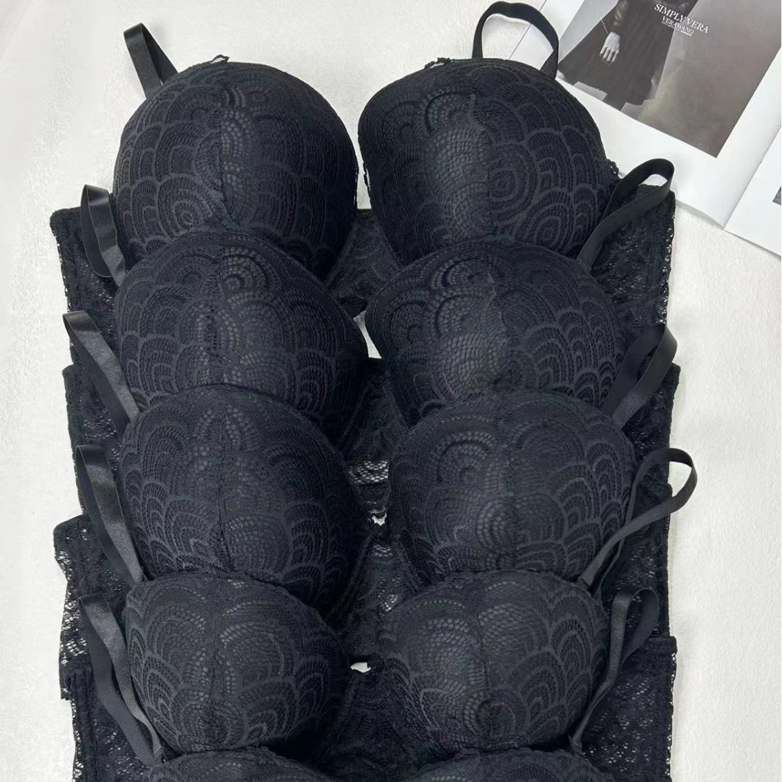 Nuevo sujetador negro moda de encaje transpirable cómodo clásico cuatro breasted ropa interior mujeres al por mayor