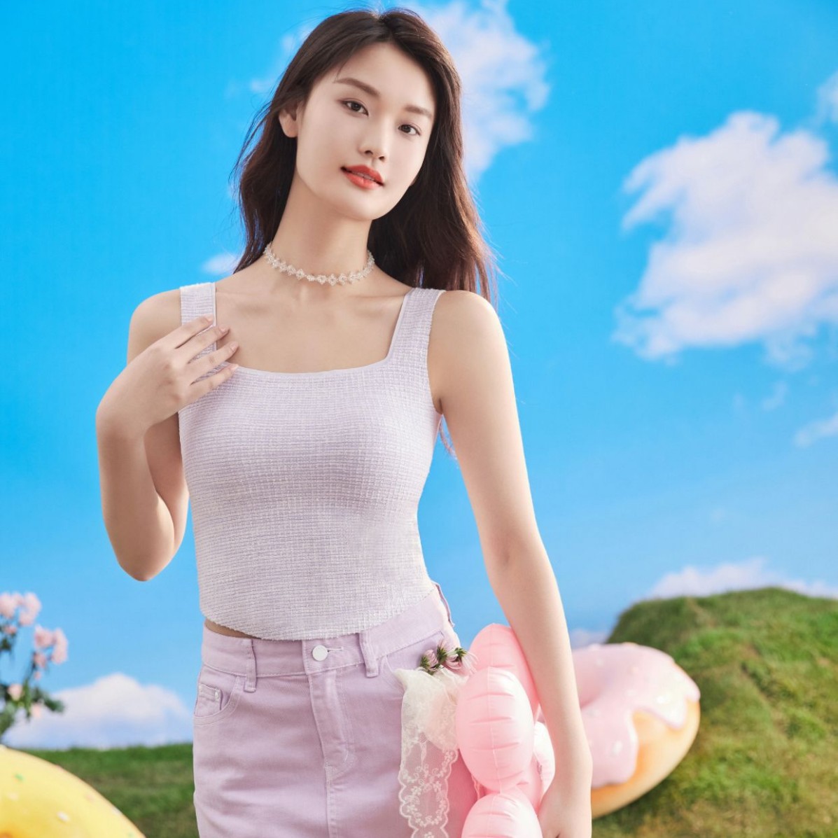 Wide Shoulder Strap Thin Macaron Camisole for Women, Light Luxury French Square Neck with Chest Pad, Fashionable Versatile Sleeveless Inner Wear