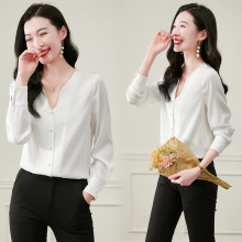 2025春季新款V领显瘦纯色时尚气质优雅百搭真丝长袖衬衫女士上衣