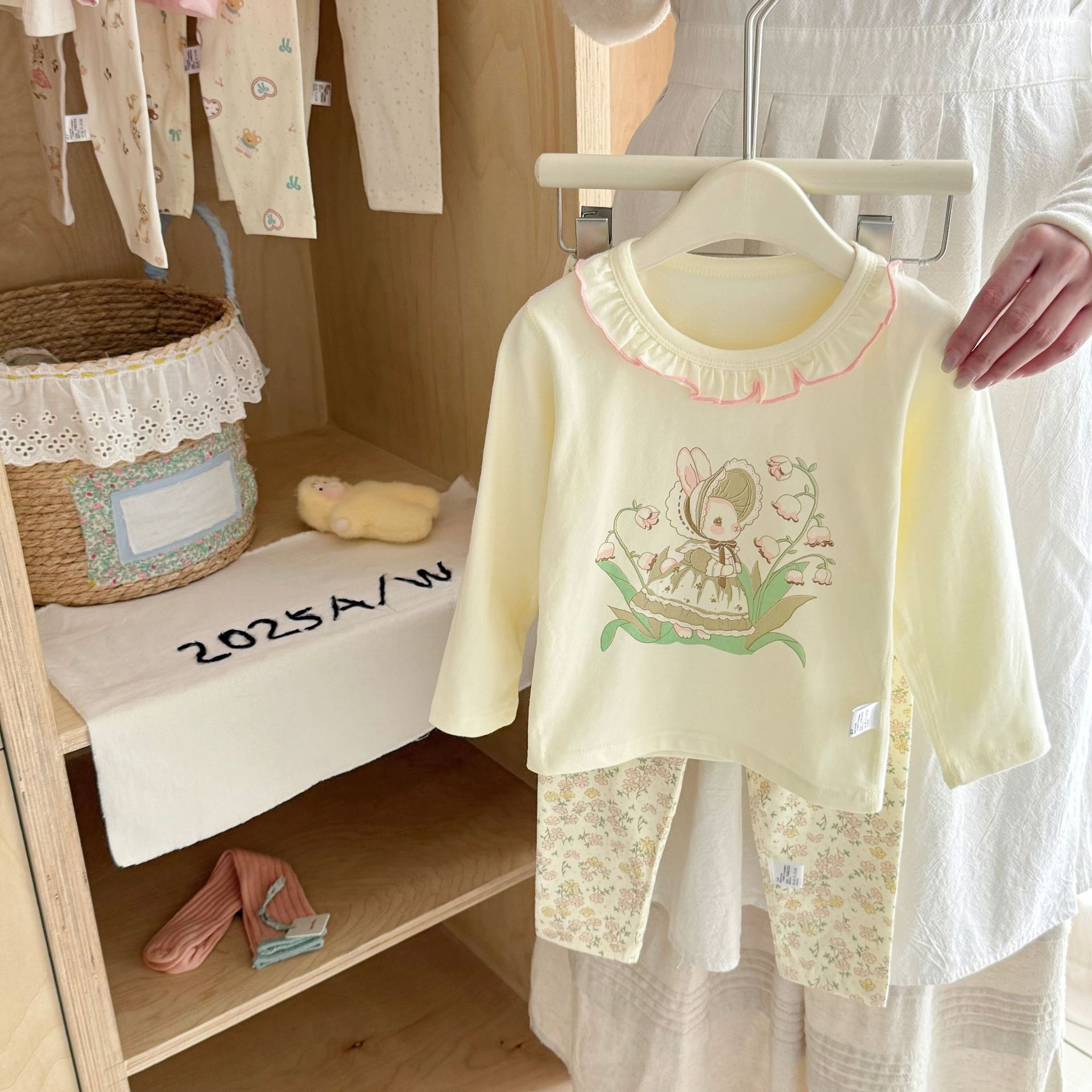 [personalizada] pijamas de niñas algodón sin hueso abrigo de otoño pantalones de otoño ropa para el hogar bebé primavera y otoño conjunto de dibujos animados al por mayor