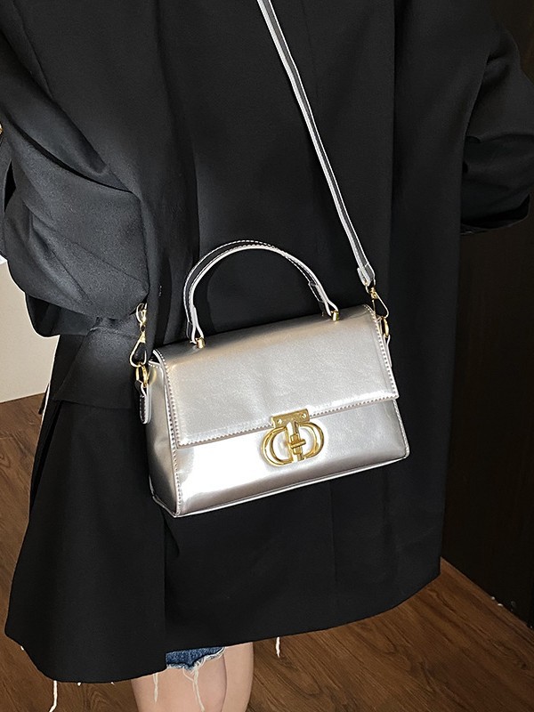 Hong Kong estilo retro bolso de mano de alto nivel, bolso de hombro de nicho retro, simple y versátil, bolso de lujo ligero y de moda.