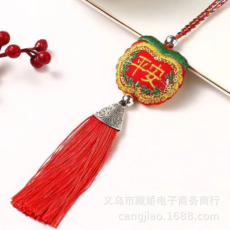 작은 사과 물고기 입 스파이크 목걸이