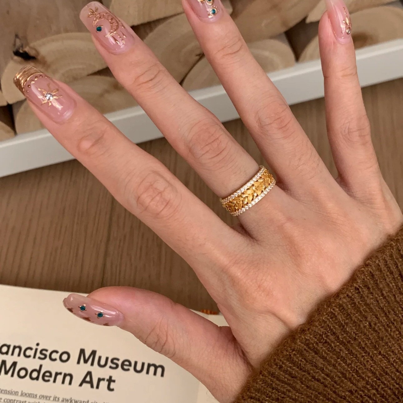 Anillo Brilliant Galaxy Peace para mujer, Ins Light Luxury, estilo vintage, con diamantes, diseño de espiga de trigo, ajustable._voghion.com