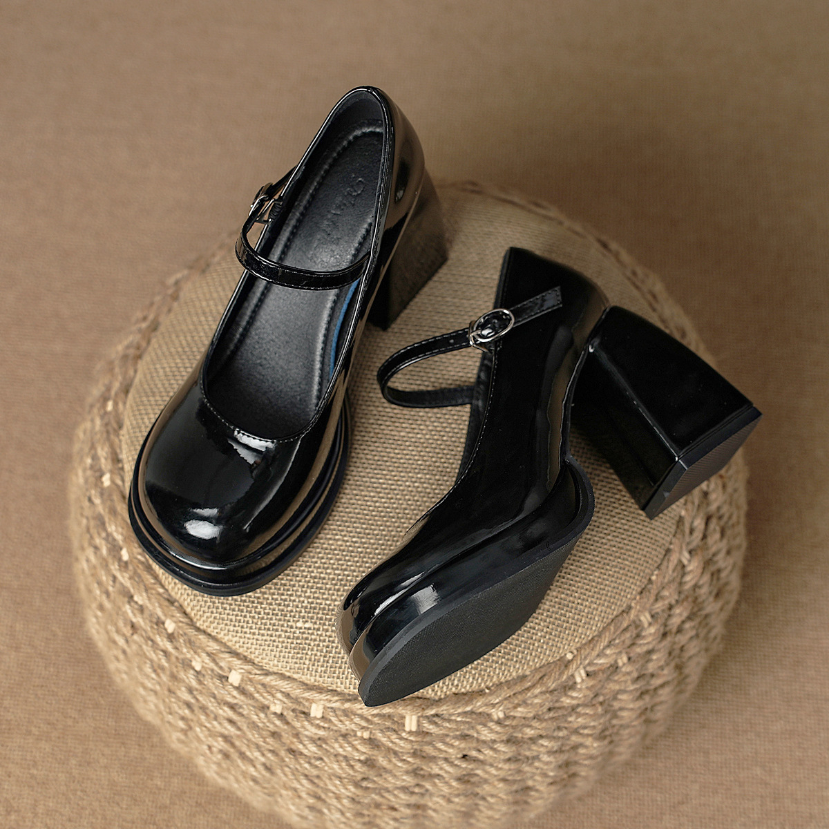 2023 새로운 봄과 가을 블랙 메리 제인 작은 가죽 신발 방수 플랫폼 한 단어 버클 하이힐 여성용 청키 힐 싱글 레이어 신발
