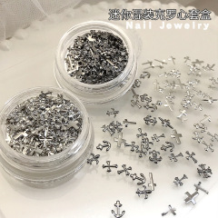 クロハートのネイルアクセサリーのセットの金属の立体的な服装の甲は暗い十字の混合の爪の部品を飾ります。
