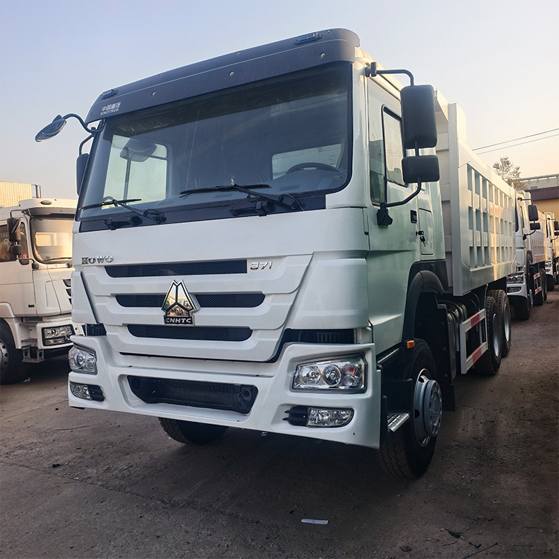 Sinotruk Howo Eight-Wheel Dump Truck for Export, Dual-Axle Dump Truck for Transporting Soil and Gravel, 380 Horsepower Port Cargo Truck