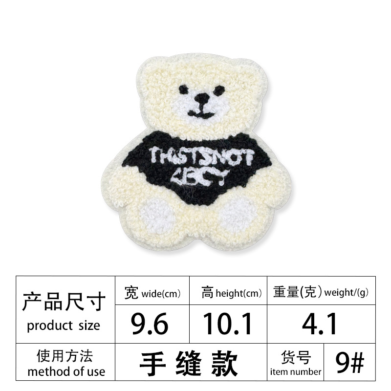 편평하게 앉아있는 곰