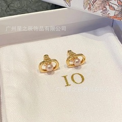 实拍迪家对版字母CD猪鼻子珍珠耳钉百搭简约粉珠耳饰女批发代发