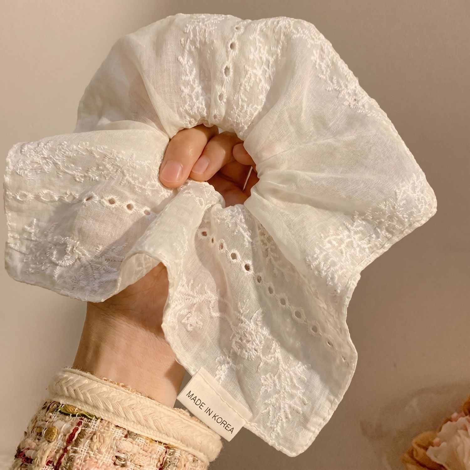81#오프화이트 자수 레이스 중공 사각 스카프 머리끈-30cm