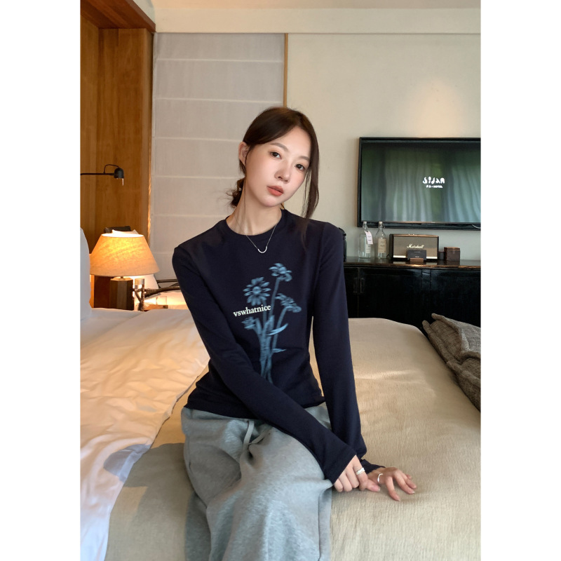 Vs what「柔雾花海」时髦气质创意花卉圆领T恤女百搭正肩长袖上衣|undefined