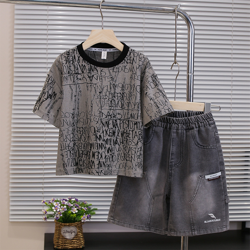 7248 Traje de manga corta de verano para niños 2025 Nuevo estilo Camiseta con estampado de estilo occidental Pantalones cortos Traje de dos piezas
