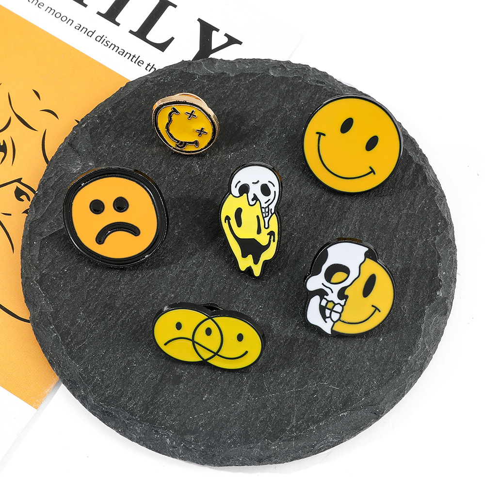 Novelty Smiley Face Emoji Face Skull Alloy Enamel Unisex Brooches display picture 1