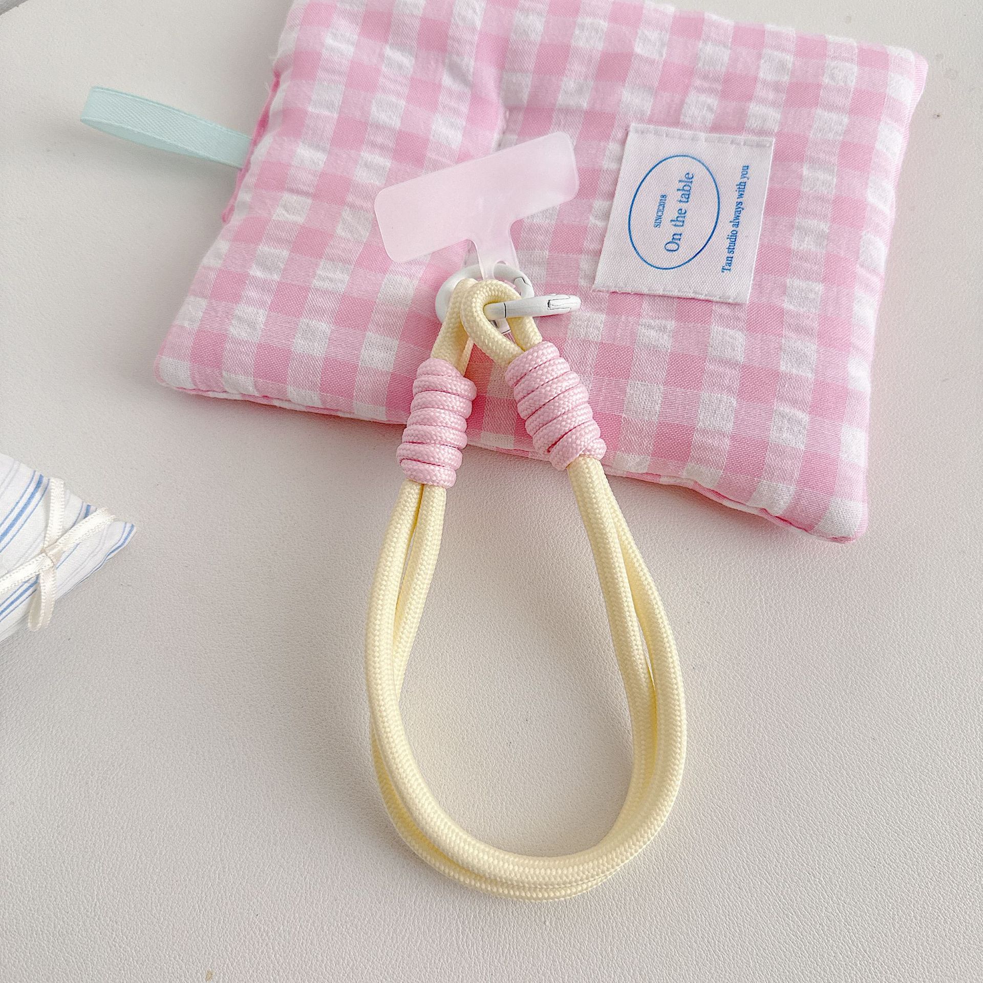 Boutique hecho a mano de alta gama para teléfono móvil cadena para colgar mujer estilo ins ligero lujo doble color muñeca cadena para teléfono móvil de moda/cuerda corta